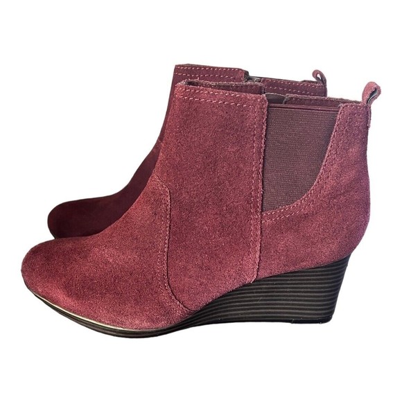 Clarks Boots Womens 7.5M Ankle Burgundy Wedge Heel Suede Zip Up‎ Casual Boho - Picture 2 of 8